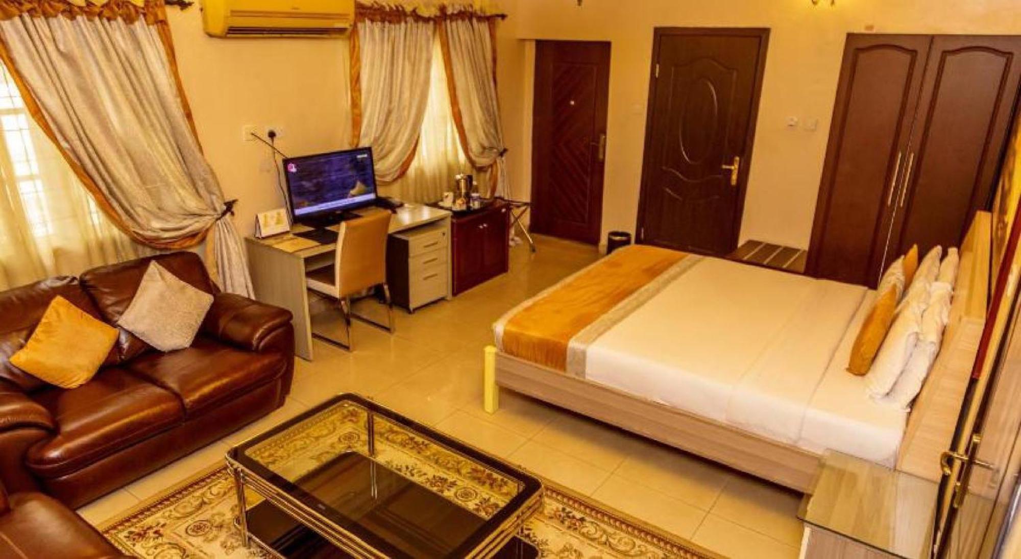 Room In Lodge - Apartment Royale Hotel-3 Bd Apartment Ikeja Exterior photo