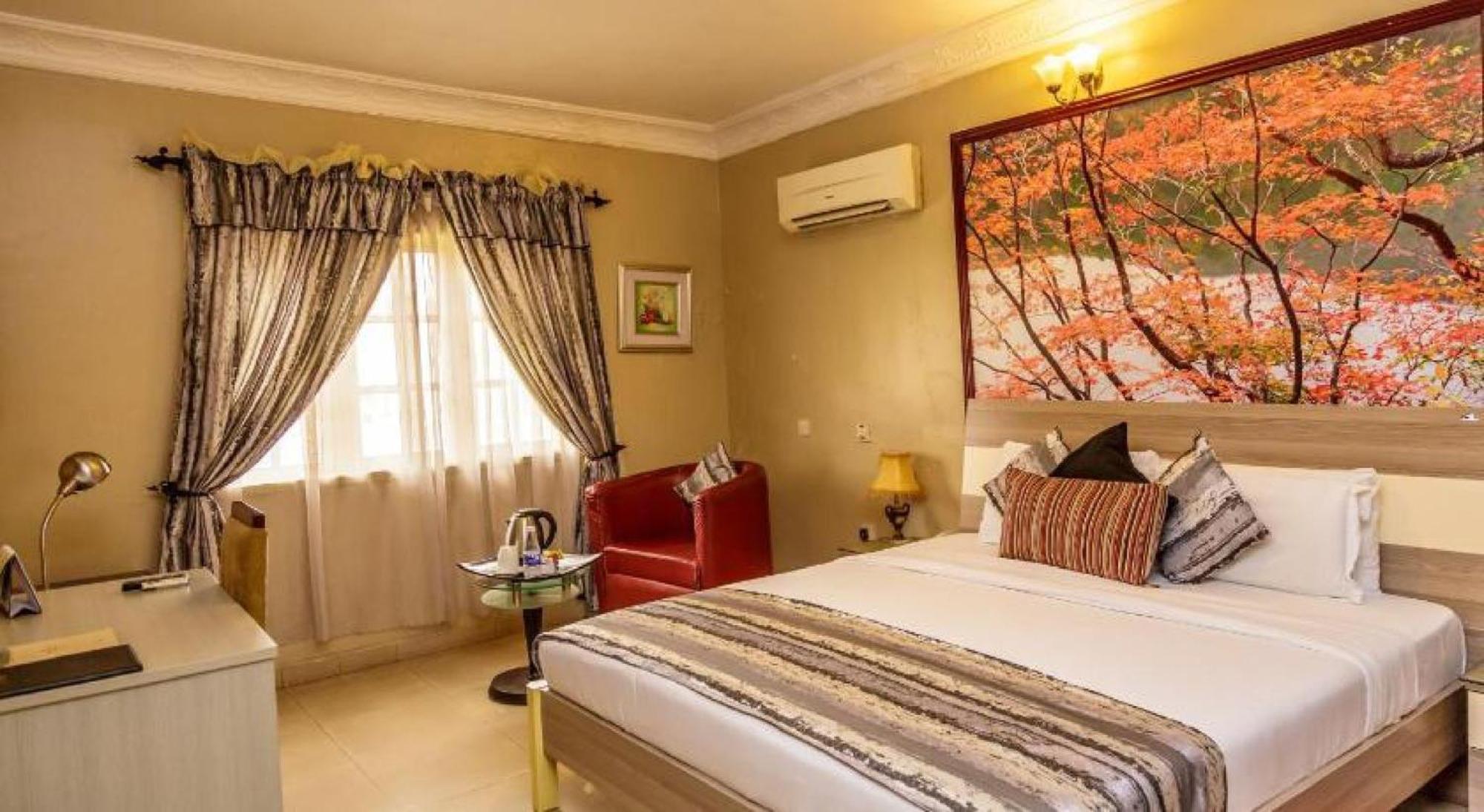 Room In Lodge - Apartment Royale Hotel-3 Bd Apartment Ikeja Exterior photo