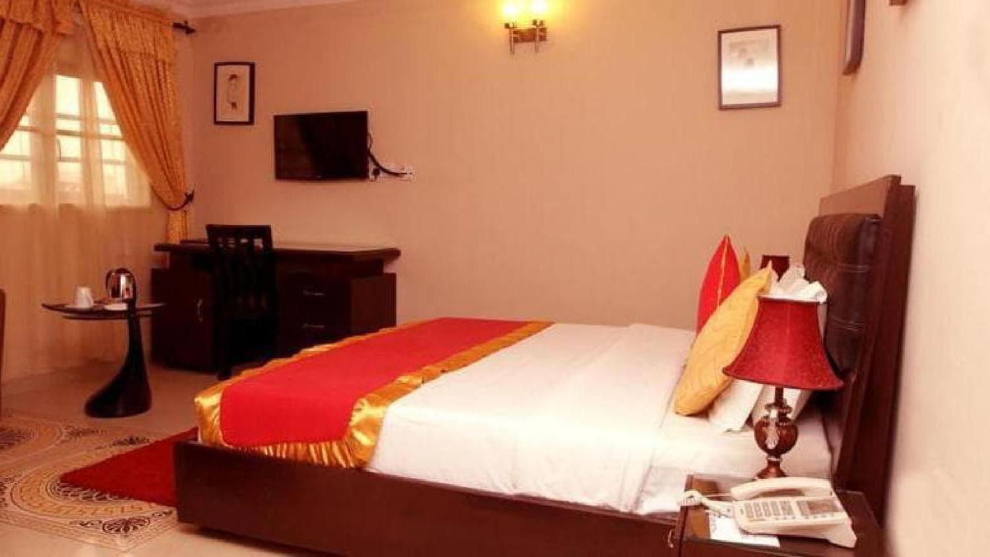 Room In Lodge - Apartment Royale Hotel-3 Bd Apartment Ikeja Exterior photo
